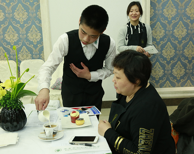 北京教育音像报刊总社组织女员工在北京市劲松职业高中参加综合素质提升培训