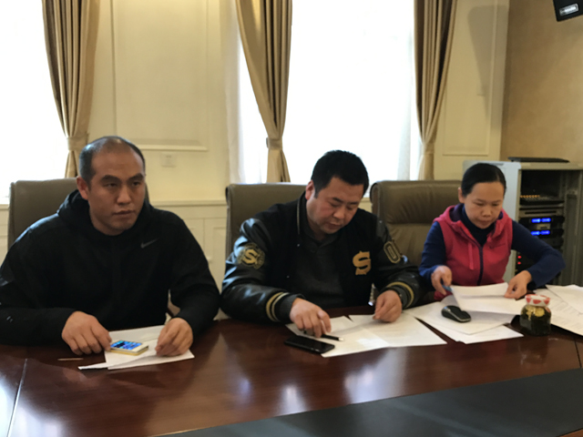 劲松职高劲松校区召开党员会