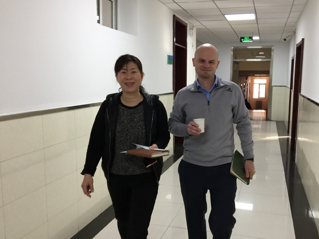 地道口语进课堂 ——劲松职高综合高中部迎来首位外教进行外语口语教学