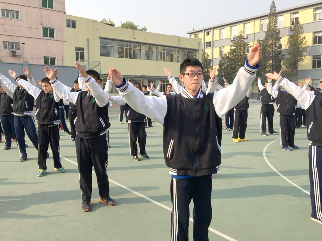 阳光体育 健康成长 ——劲松职高综合高中部举办阳光体育月系列活动
