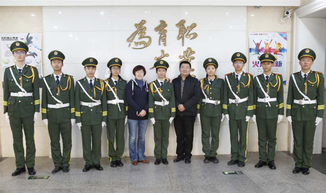 践行社会主义核心价值观 ——劲松职高各校区开展“国旗文化升旗教育进校园”展示活动