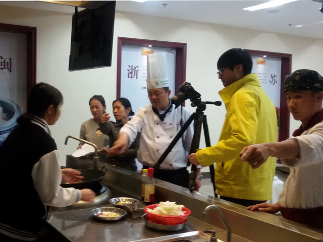 劲松职高师生在2016年朝阳区 ”掌握营养知识，争做营养小达人”活动中荣获多个奖项