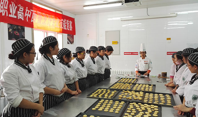 同台竞赛比技艺   赛考融通评佳绩——劲松职高各专业圆满完成2016-2017学年度以赛代考工作