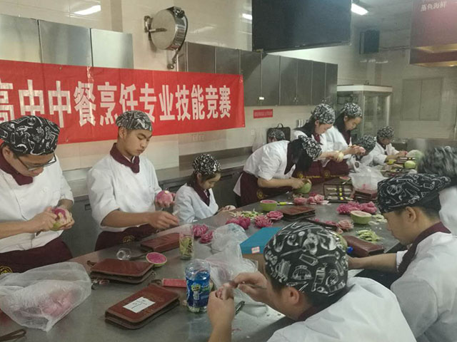 同台竞赛比技艺   赛考融通评佳绩——劲松职高各专业圆满完成2016-2017学年度以赛代考工作