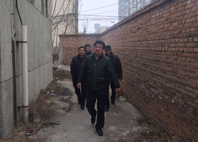 劲松职高总务处对双桥校区进行节前安全检查