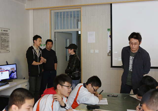 著名纪录片导演甘露女士参观劲松职高数字影像技术专业