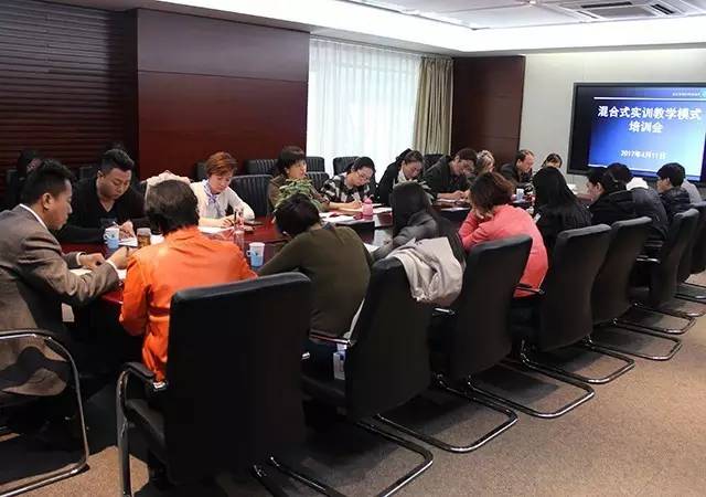 科研引领，骨干先行 ——劲松职高召开混合式实训教学模式培训会