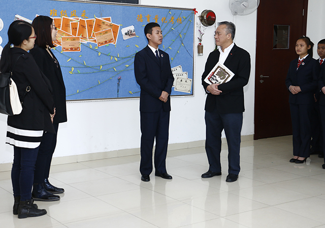 李锦记集团管理层一行到劲松职高与希望厨师订单班进行交流体验活动