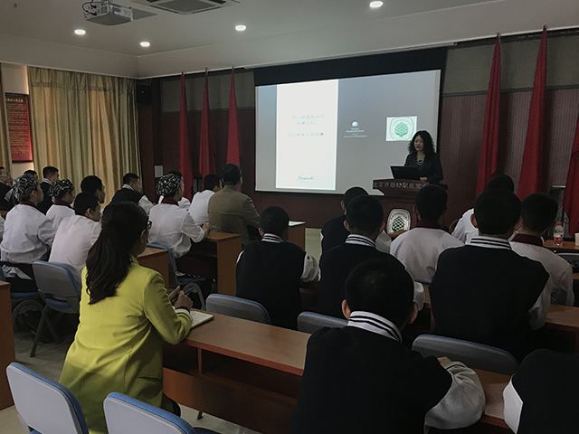 劲松职高召开“一带一路”峰会会议服务学生培训说明会