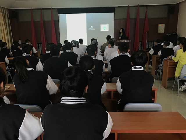 劲松职高召开“一带一路”峰会会议服务学生培训说明会