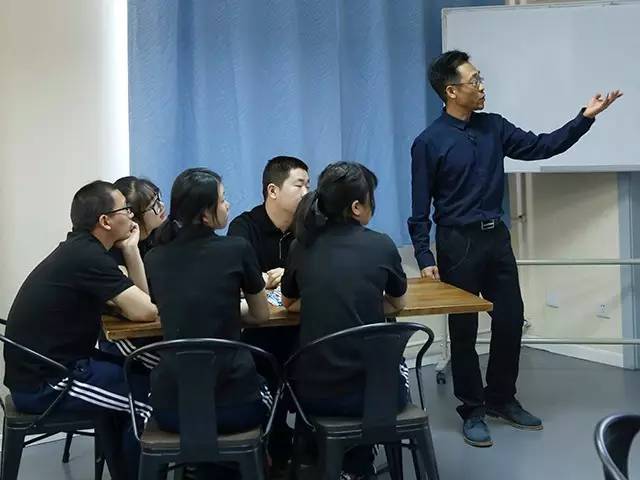 深化课堂教学改革  推进混合式教学模式研究  ——劲松职高继续开展“混合式专业实训课教学模式研究”课例展示及研讨活动