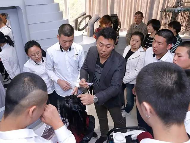 深化课堂教学改革  推进混合式教学模式研究  ——劲松职高继续开展“混合式专业实训课教学模式研究”课例展示及研讨活动