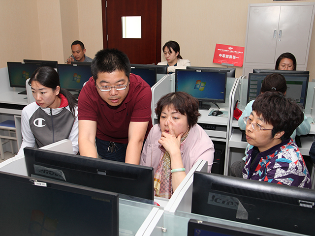 劲松职高组织全校教师进行混合式教学平台第二次使用培训