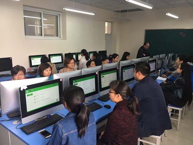 劲松职高组织全校教师进行混合式教学平台第二次使用培训