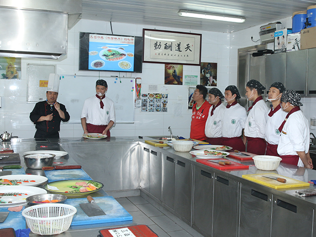 深化课堂教学改革  提升教师业务能力 ——劲松职高开展“周二大课堂”主题教研活动