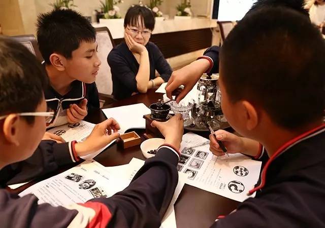 北京市十八里店中学 “做生命的导师”中学生职业生涯教育实践活动在北京市劲松职业高中举行