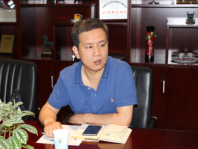劲松职高召开专业建设专题研讨会