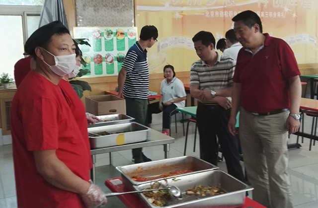 劲松职高综合高中部举行营养餐工作会及后厨开放参观活动