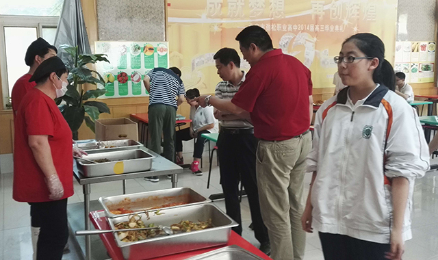 劲松职高综合高中部举行营养餐工作会及后厨开放参观活动