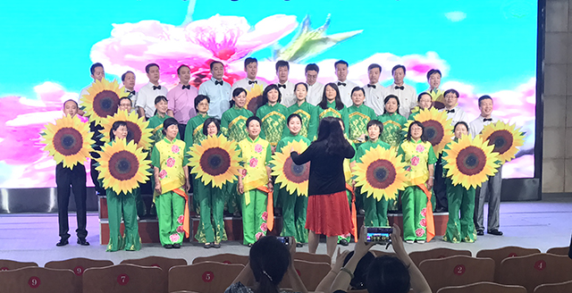 劲松职业高中组织召开“不忘初心跟党走”主题党日活动