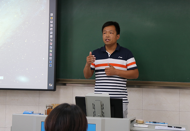 劲松职高新源里校区召开高一新生及电商专业学生家长会
