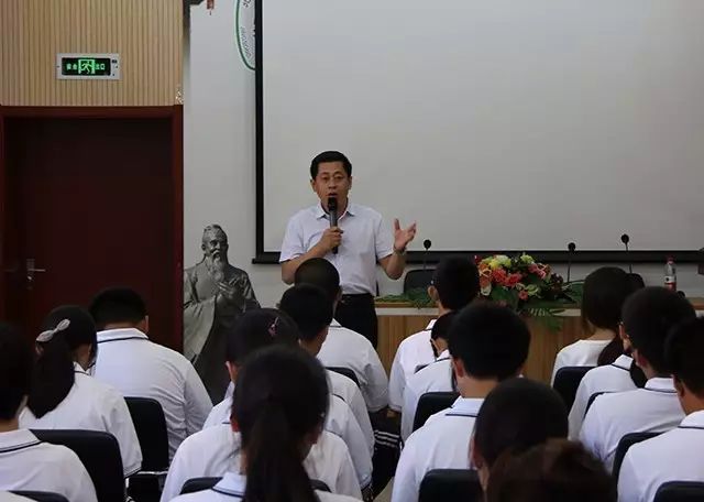 劲松职高新源里校区举办高一新生“职业生涯规划”讲座