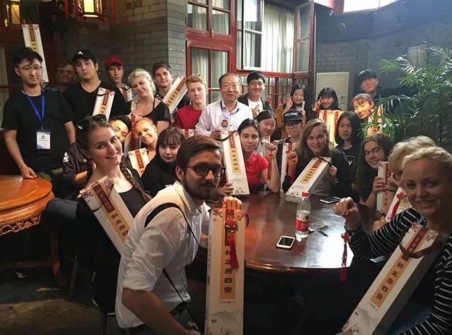 捷克布拉格酒店烹饪学校师生结束在北京劲松职业高中的交流学习启程回国