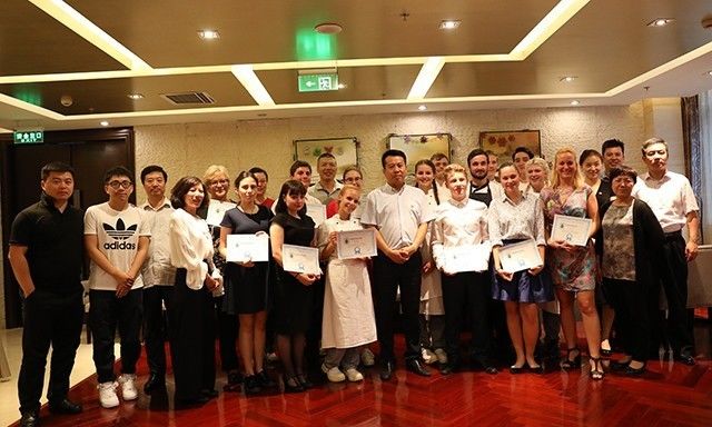 捷克布拉格酒店烹饪学校师生结束在北京劲松职业高中的交流学习启程回国
