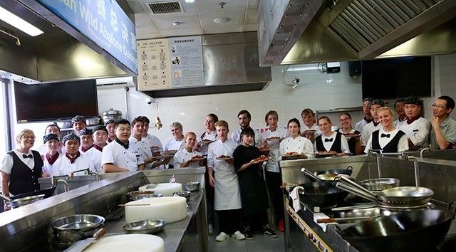 捷克布拉格酒店烹饪学校师生结束在北京劲松职业高中的交流学习启程回国