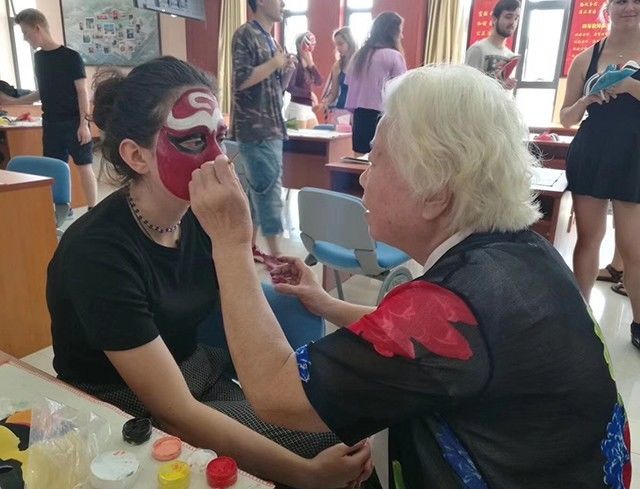 捷克布拉格酒店烹饪学校师生结束在北京劲松职业高中的交流学习启程回国