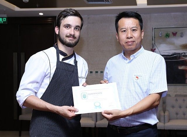 捷克布拉格酒店烹饪学校师生结束在北京劲松职业高中的交流学习启程回国