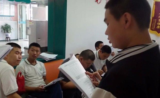 劲松职高积极参与北京市成人慢性病及危险因素的检测工作