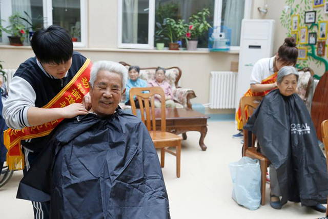 服务社会——“与爱同行，情暖老人心”