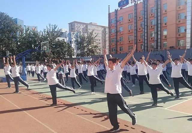 劲松职高新源里校区举办第二届“阳光体育月”广播操比赛