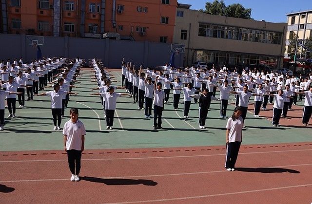 劲松职高新源里校区举办第二届“阳光体育月”广播操比赛