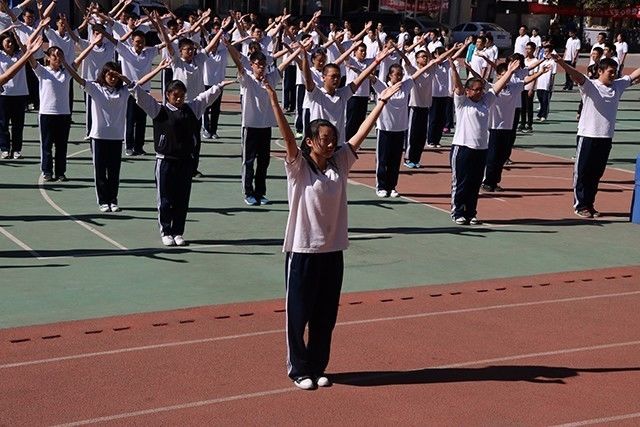 劲松职高新源里校区举办第二届“阳光体育月”广播操比赛