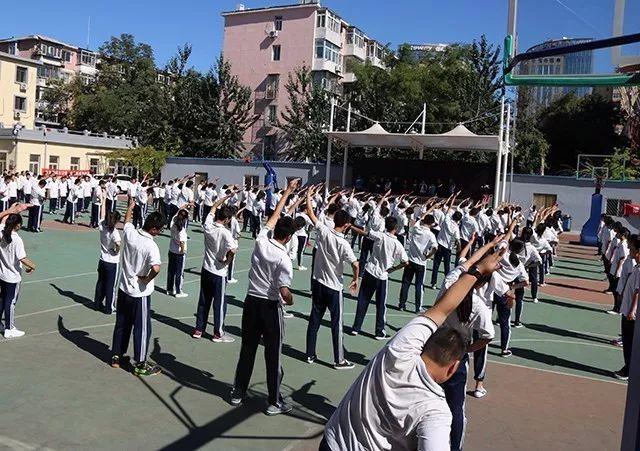 劲松职高新源里校区举办第二届“阳光体育月”广播操比赛