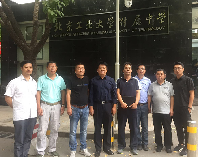 劲松职高总务负责人到工大附中参观考察