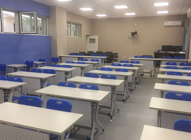 劲松职高总务负责人到工大附中参观考察