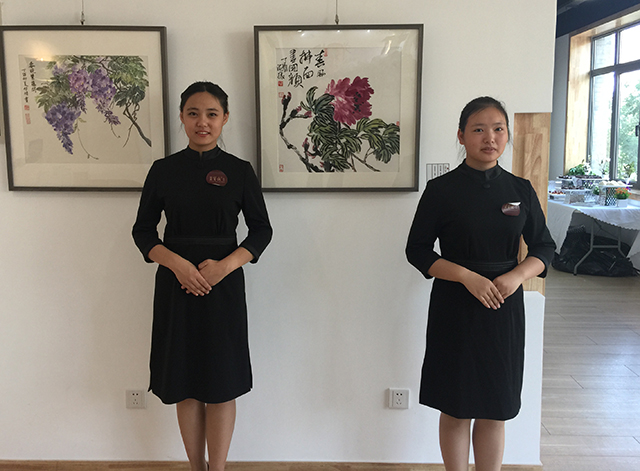 助力非遗文化传播 展劲松学子专业素养——劲松职高酒店管理专业学生服务荣宝斋画展