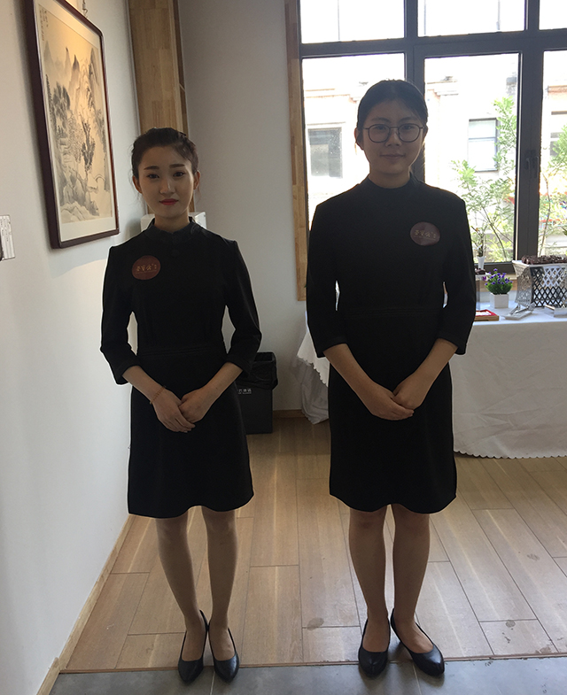 助力非遗文化传播 展劲松学子专业素养——劲松职高酒店管理专业学生服务荣宝斋画展