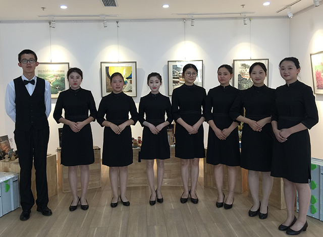 助力非遗文化传播 展劲松学子专业素养——劲松职高酒店管理专业学生服务荣宝斋画展
